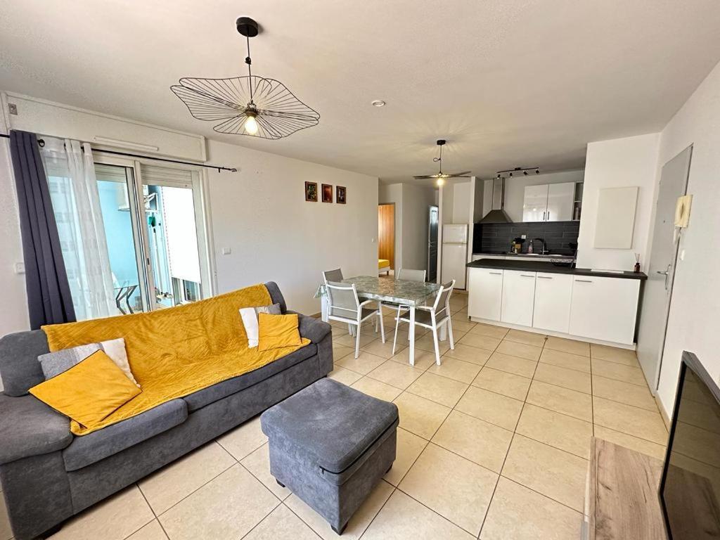 Sainte-Clotilde Appartement T3 Proche Aeroport Et Nordev מראה חיצוני תמונה